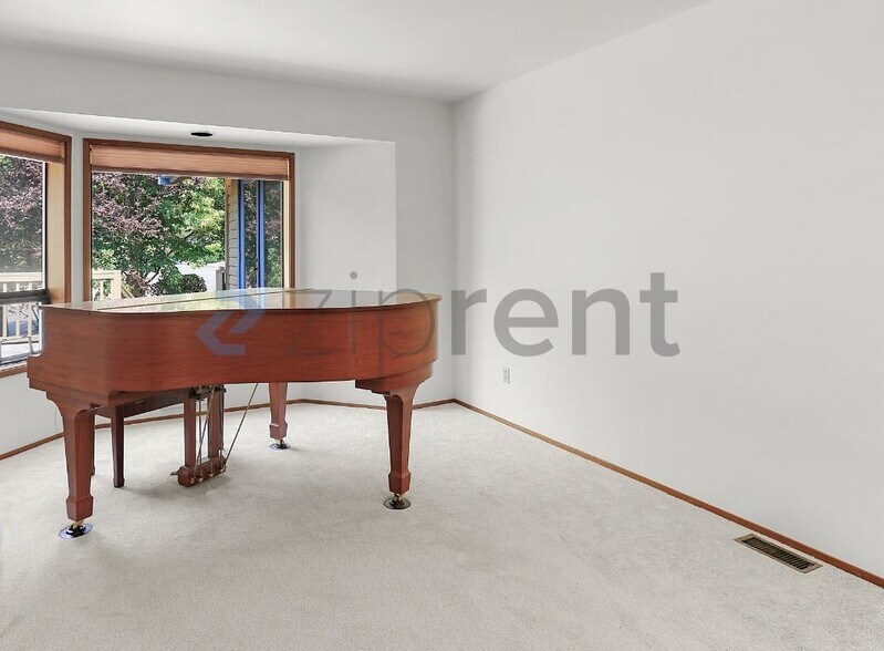 Building Photo - Unit