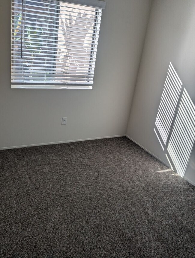 Building Photo - Clairemont Mesa 4 bed/2.5 bath townhouse rental available now!