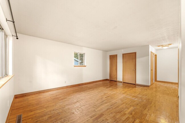 Building Photo - 1628 N Marlan Ave