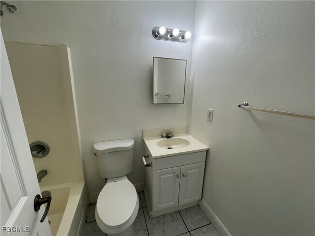 Building Photo - 2505 NE 22nd Pl