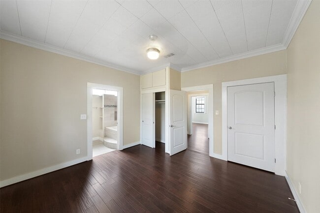 Building Photo - 309 Pecore St