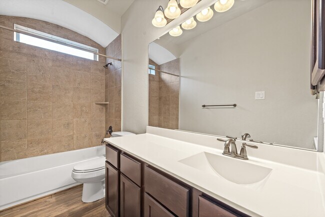 Building Photo - 15114 Winthrop Manor Way