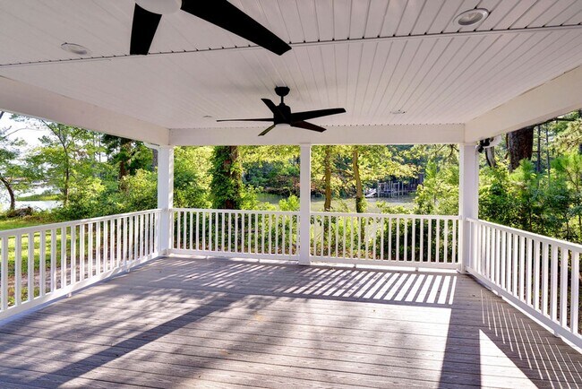 Building Photo - New Waterfront Home