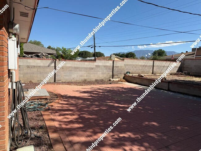 Building Photo - Desired NE location near Sandia High School and Uptown - MOVE IN SPECIAL $250.00 off first months...