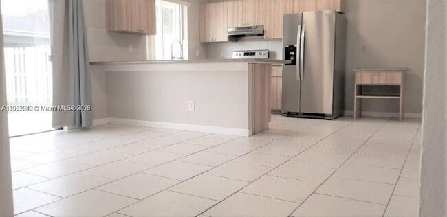 Building Photo - 10123 SW 145th Ct