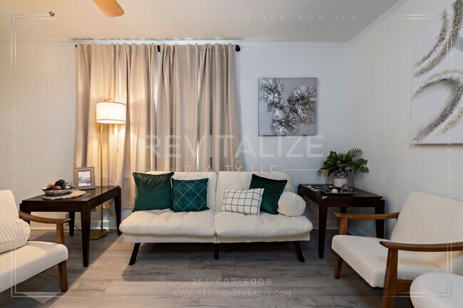 Building Photo - HALF-OFF DEPOSIT SPECIAL! Furnished 2 Bedr...