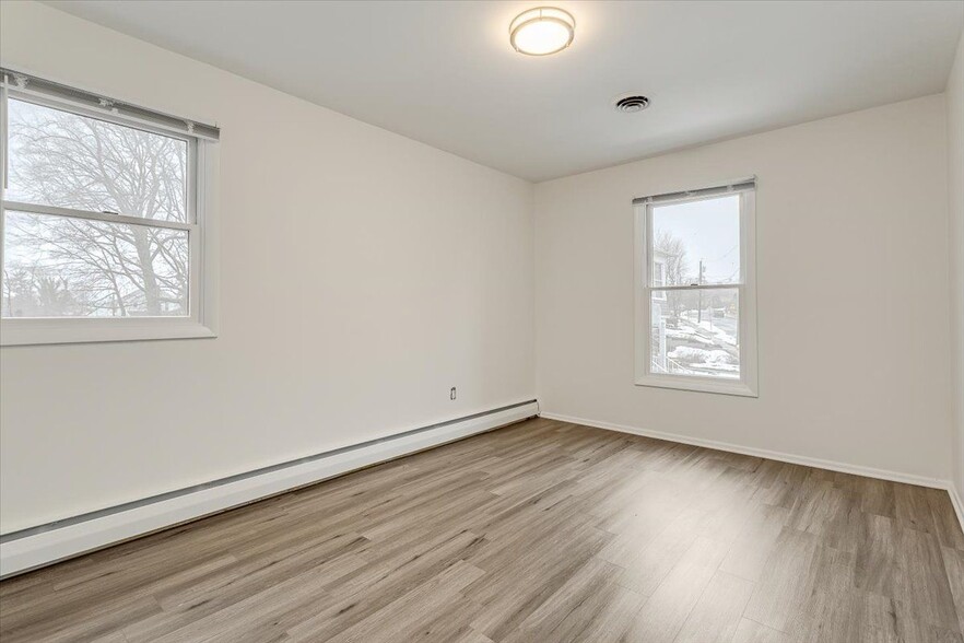 Building Photo - 35 Field Rd