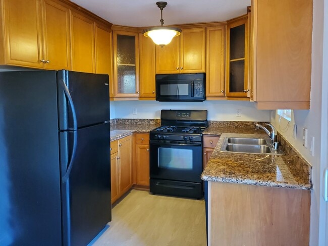 Building Photo - 195 Avenida Descanso