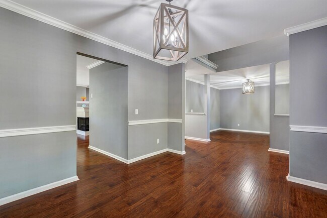 Building Photo - Richmond Hill Beauty: 4-Bedroom Home with Stunning Lagoon Views!