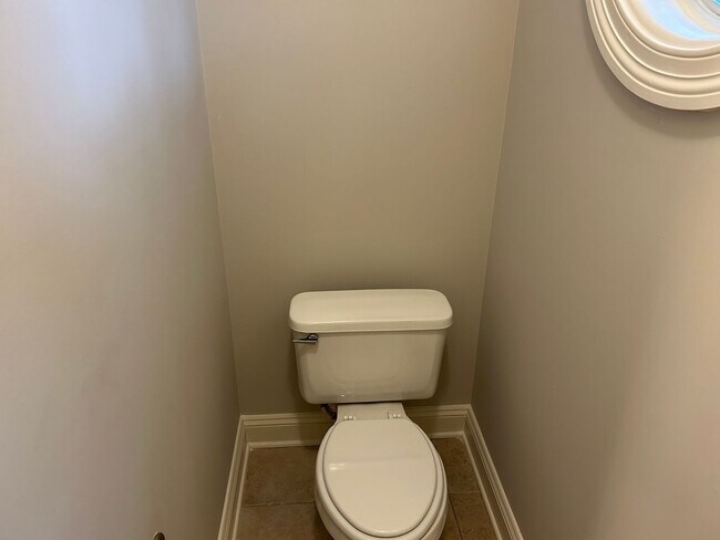 Building Photo - 3069 Roseleigh Dr