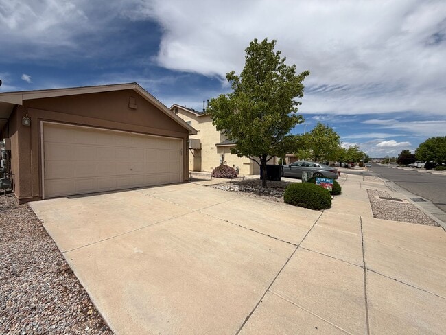 Building Photo - 3 Bedroom Single Story Available Near McMahon Blvd NW & Unser Blvd NW!