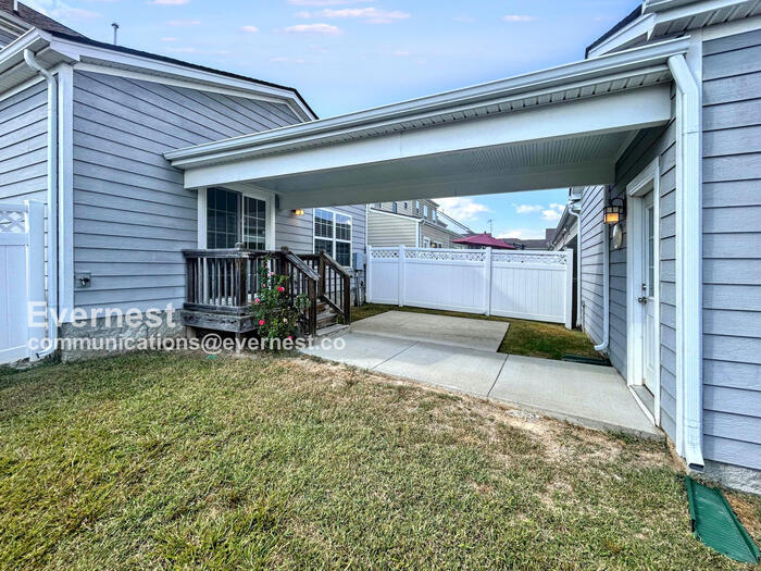 Building Photo - 744 Westcott Ln