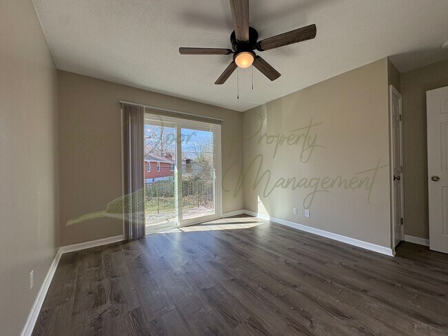 Building Photo - TOWNHOUSE IN BLUE SPRINGS!!!