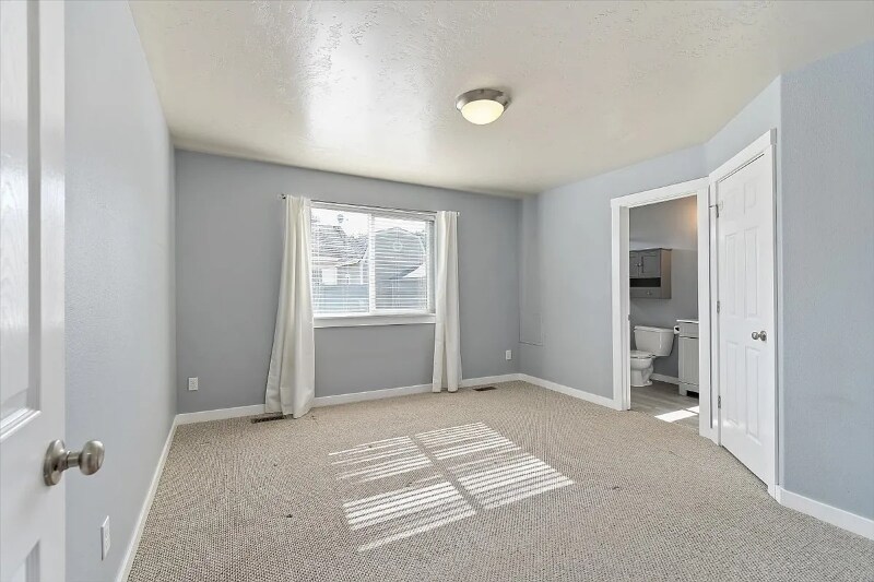 Building Photo - 2114 N Rosedust Dr