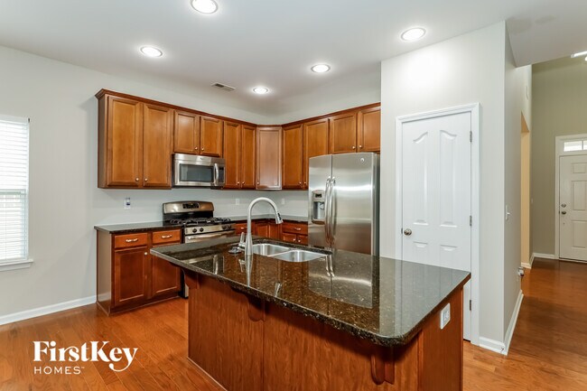 Building Photo - 3012 Canopy Dr