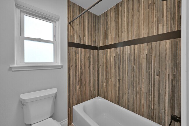 Building Photo - 2806 Triway Ln