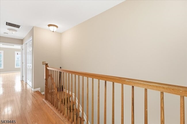 Building Photo - 334 Wilshire Dr