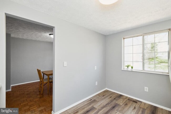 Building Photo - 5932 Spruce Run Ct