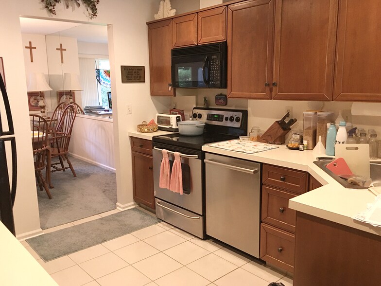 Building Photo - 9 Braeburn Dr