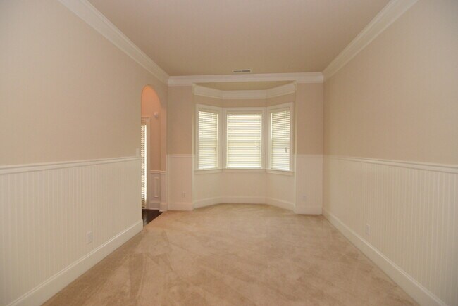 Building Photo - Huge 5 Bed/4 Bath Home Near Ft. Gordon