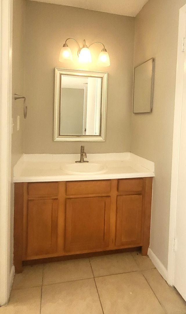 Building Photo - Updated 1BR/1BA Ortega Farms Apartment