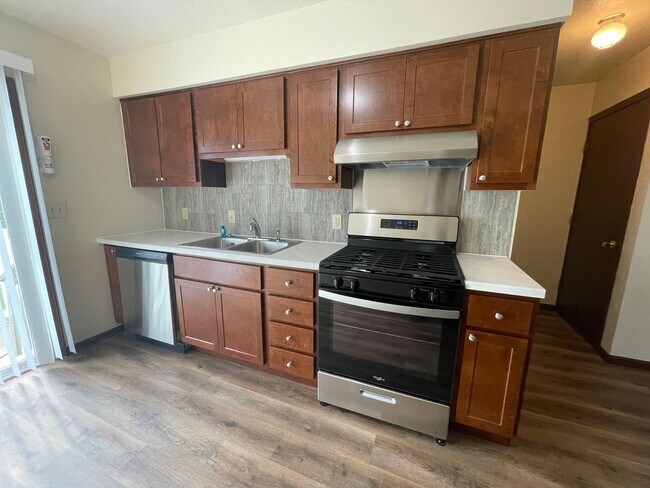 Building Photo - 521 S Silverwood Ln