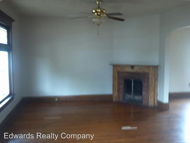 Building Photo - 3 br, 1 bath House - 732 West Main Street
