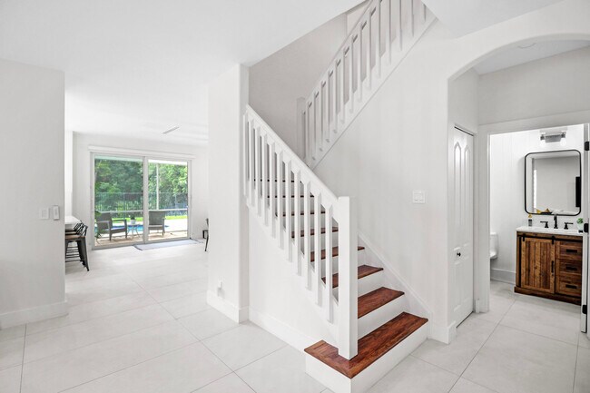 Building Photo - 6007 SW Bald Eagle Dr