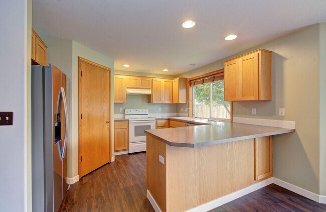 Building Photo - Salmon Creek 3 Bedroom with Yard!