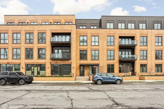 Building Photo - 877 N East St