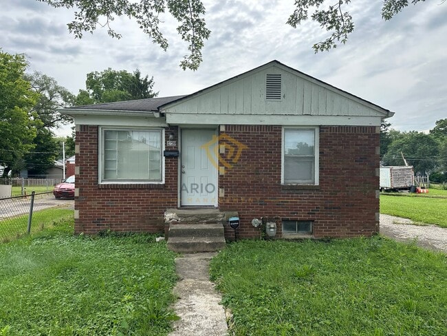 Building Photo - Cozy Brick 2 Bedroom Home with Updated Int...