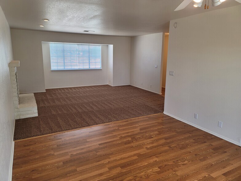 Building Photo - 9230 Karen Ave