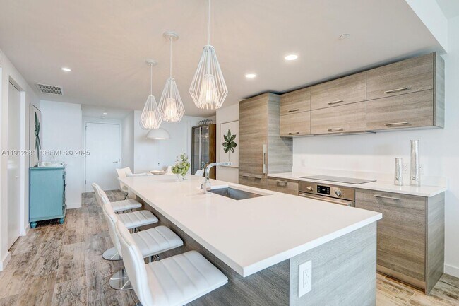 Building Photo - 650 NE 32nd St