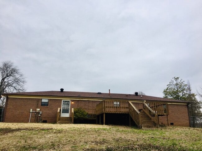 Building Photo - 210 Waynick Rd