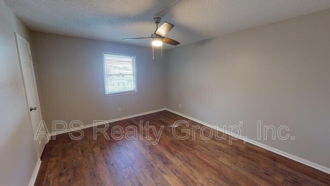 Building Photo - 4010 S Bend Dr