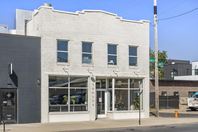 Building Photo - 422 E Whittier St