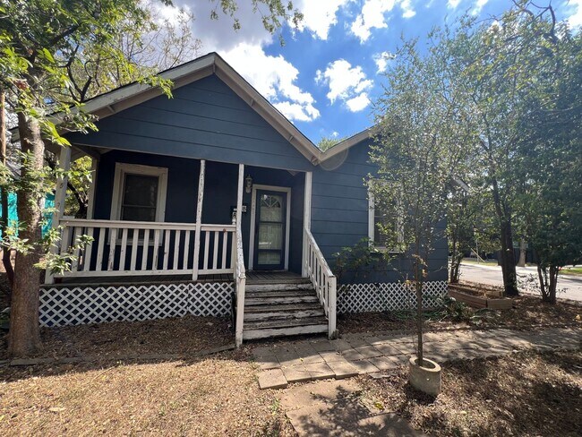 Primary Photo - 5001 Duval St