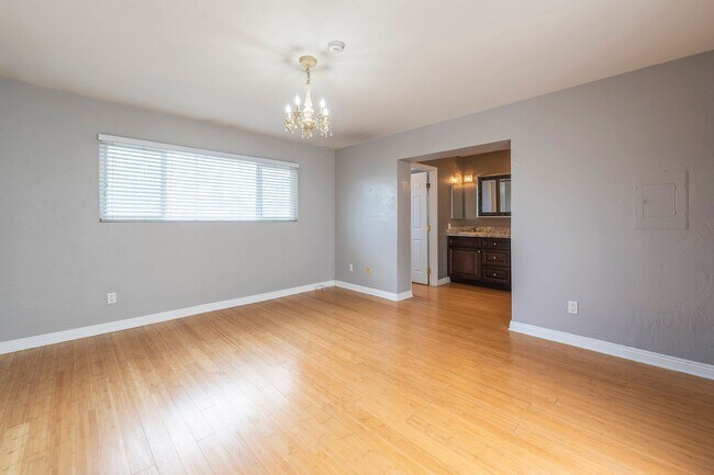 Building Photo - Beautiful Redondo Beach Condominium Rental!