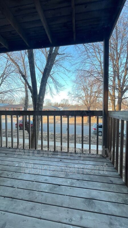 Building Photo - 515 W Saunders Ave