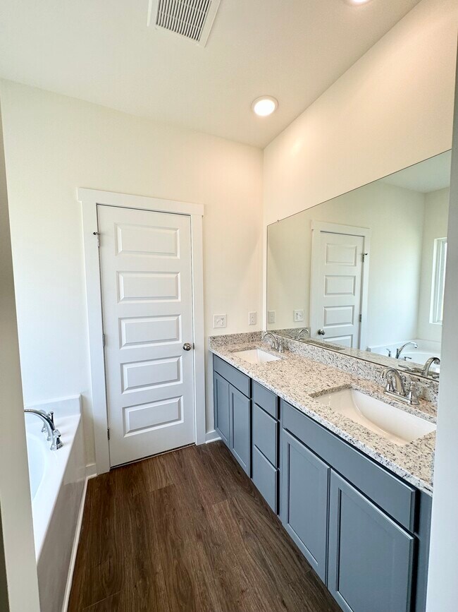 Building Photo - 4091 Textile Ln SW