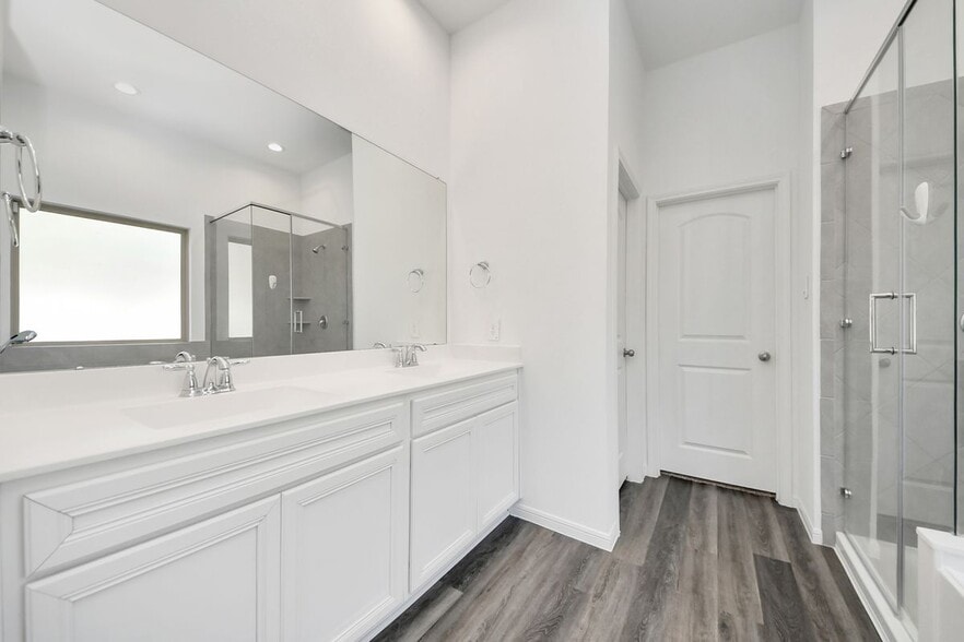 Building Photo - 501 Newcomb Holw Dr