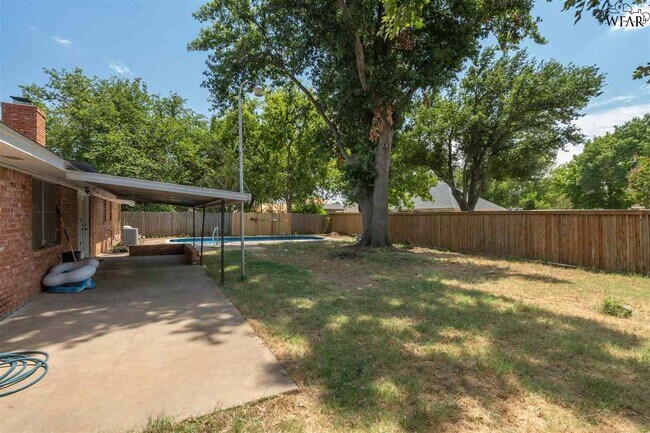 Building Photo - 2406 Picadilly Ln