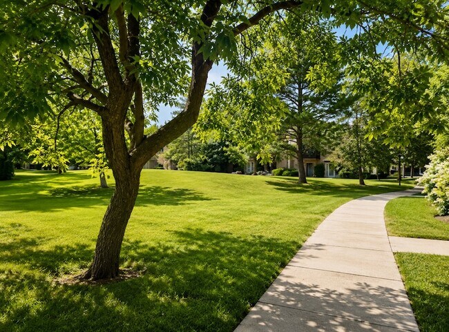Building Photo - 520 E Spruce Dr