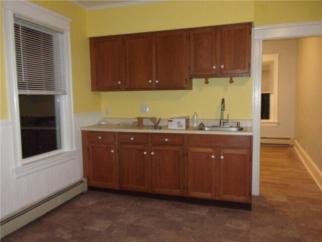 Primary Photo - 1 Lamoureux Blvd