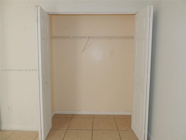 Building Photo - 2225 Laura Ln