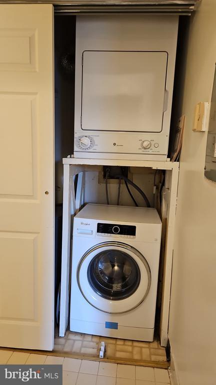 Building Photo - 909 Ravens Crest Dr