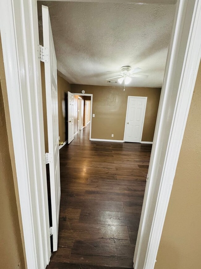 Building Photo - 4035 Clayton Dr