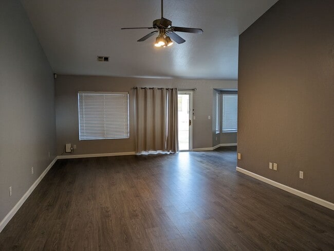 Building Photo - 2302 E Rockledge Rd