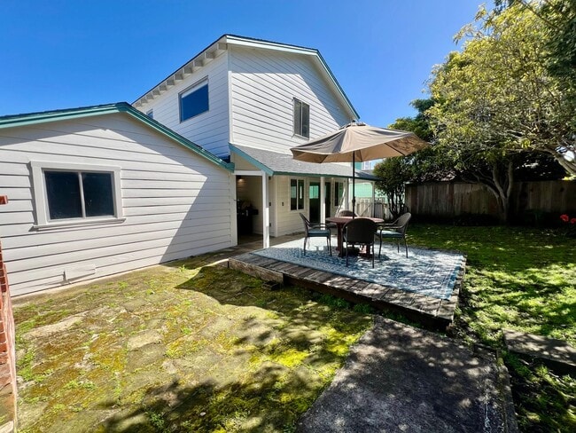 Building Photo - Charming Furnished Home in PG available May 01, 2026!