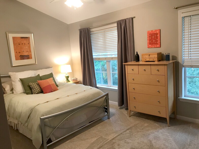 Building Photo - 1151 Village Ct SE